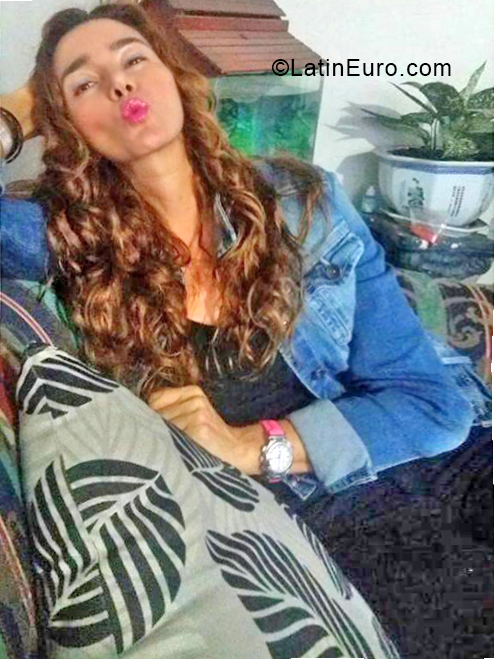 Date this lovely Colombia girl Emisin from Medellin CO24080
