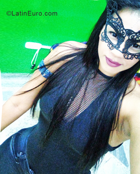 Date this good-looking Colombia girl Karen from Bogota CO24091