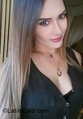 Date this stunning Venezuela girl Karina from Puerto La Cruz VE1767