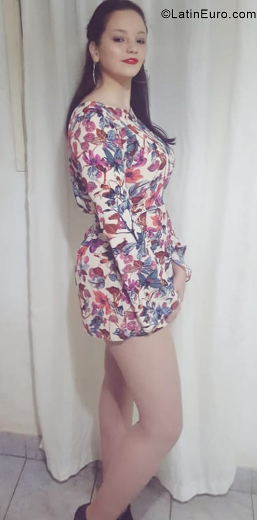 Date this gorgeous Argentina girl Bela from Cordoba AR144