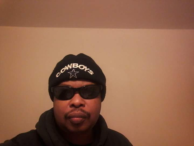 Date this athletic United States man Sixx from Woodbridge US19441