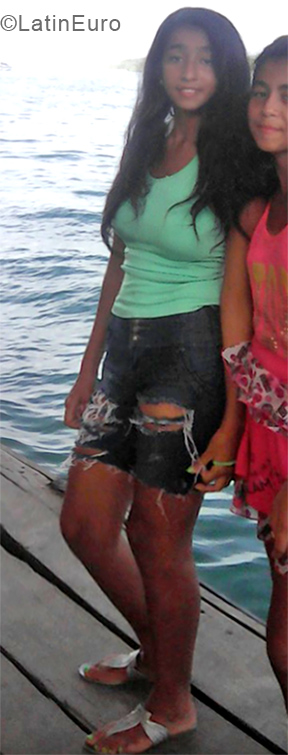 Date this nice looking Colombia girl Raquel from Armenia CO24146