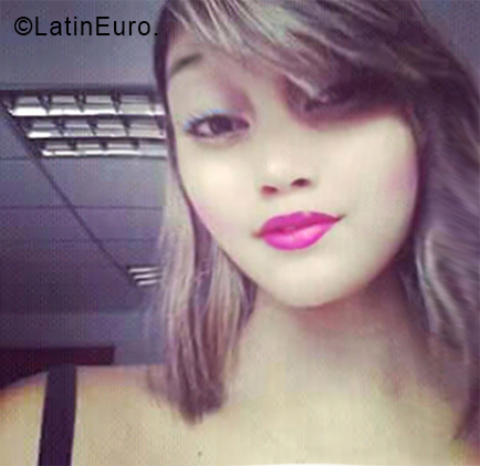 Date this attractive Venezuela girl Mary from Caracas VE1796