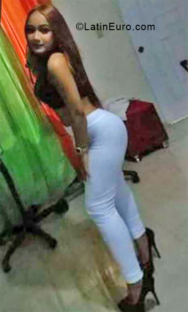 Date this sultry Dominican Republic girl Adriana from Santo Domingo DO32915