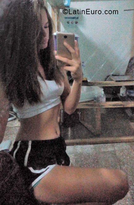 Date this happy Honduras girl Susan Sanchez from Tegucigalpa HN2537