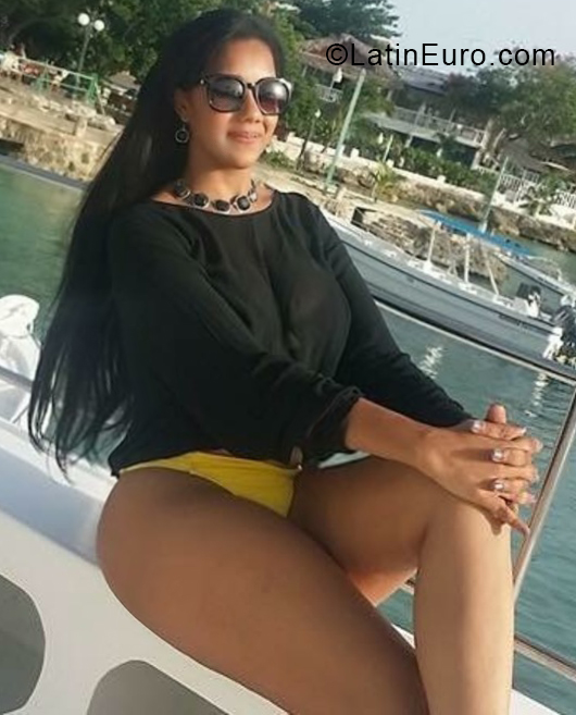 Date this funny Dominican Republic girl Seara from Santo Domingo DO32959