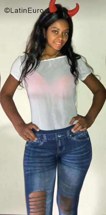 Date this hot Colombia girl Xx from Medellin CO24202