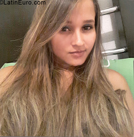 Date this pretty Colombia girl Tatiana from Cali CO24236
