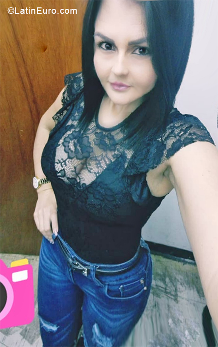 Date this hot Venezuela girl Nubia from Caracas VE1823