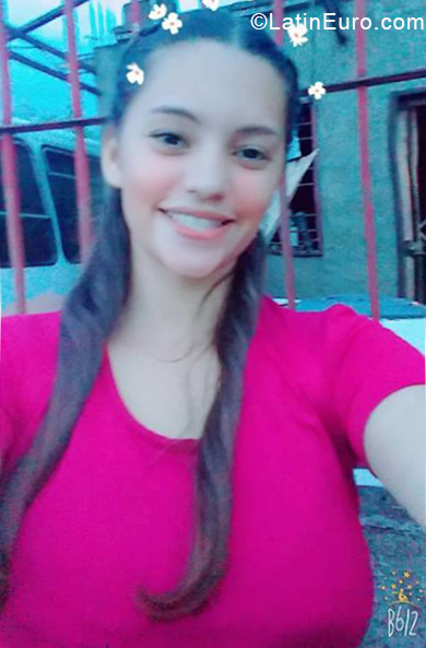 Date this hard body United States girl Yogelys from Miami US19490