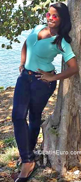 Date this georgeous Dominican Republic girl Dariania from San Pedro de Macoris DO34466