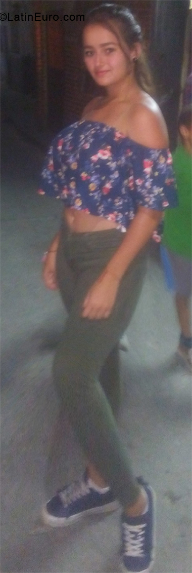 Date this lovely Venezuela girl Alejandra from Caracas VE1834