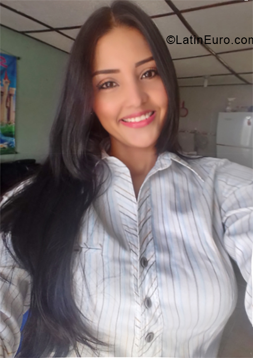 Date this nice looking Colombia girl Rosaura from Barranquilla CO24290