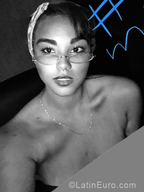 Date this georgeous Cuba girl Fanny from Havana CU366