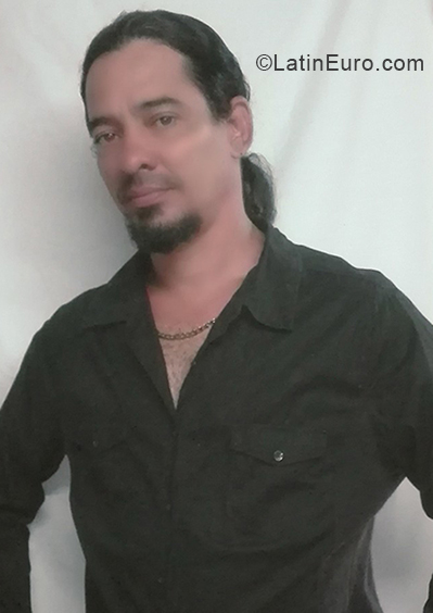 Date this gorgeous Cuba man Spiedra from santiago de cuba CU367