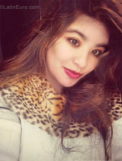 Date this pretty Bolivia girl Scarlet from La Paz BO46