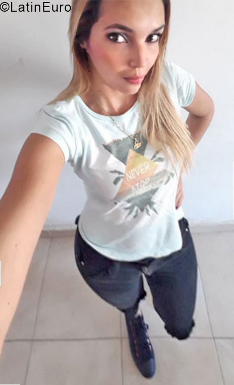 Date this tall Colombia girl Laura from Barranquilla CO24298