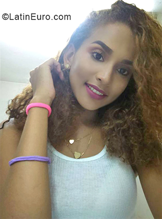 Date this fun Dominican Republic girl Mayrly from Santiago DO33106