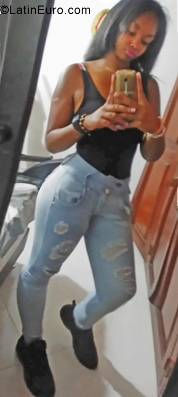 Date this sultry Colombia girl Yuliana from Medellin CO24313