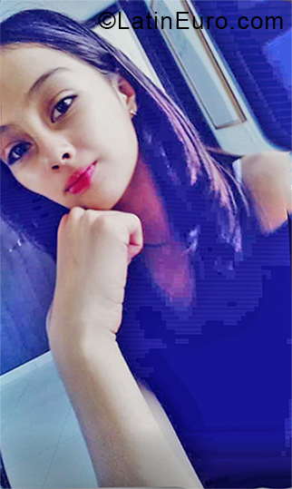 Date this lovely Colombia girl Laura from Ibaque CO24316