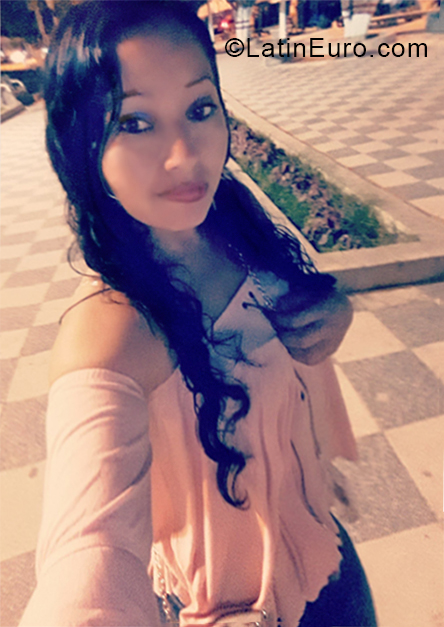 Date this charming Peru girl Yessenia from Lima PE1298