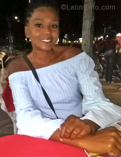 Date this pretty Colombia girl Tatis from Cali CO24317