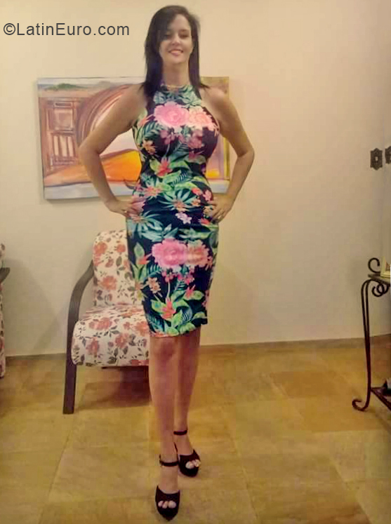 Date this hard body Brazil girl Daniela from Vitoria BR10843