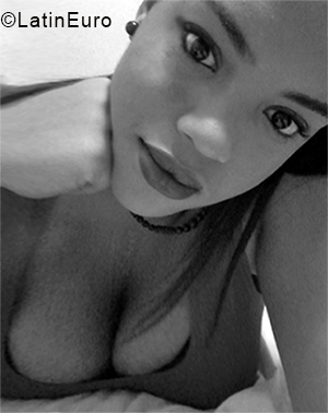 Date this sultry Cuba girl Yanare from Havana CU489