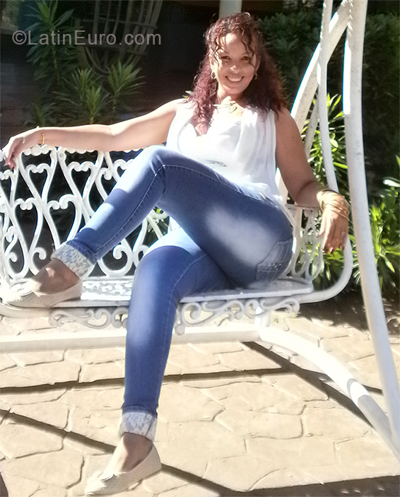 Date this gorgeous Cuba girl Yailin from Havana CU380