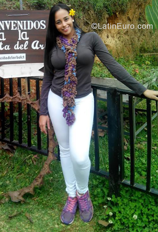 Date this voluptuous Venezuela girl Kathelyn from Caracas VE1882
