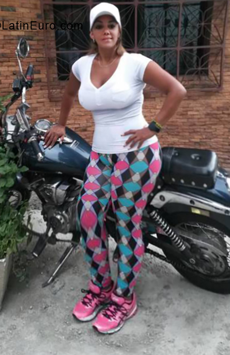 Date this exotic Venezuela girl Licet from Caracas VE1883