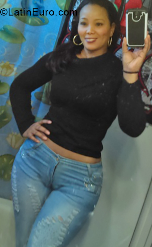 Date this hot Dominican Republic girl Rossanna from Santo Domingo DO33173