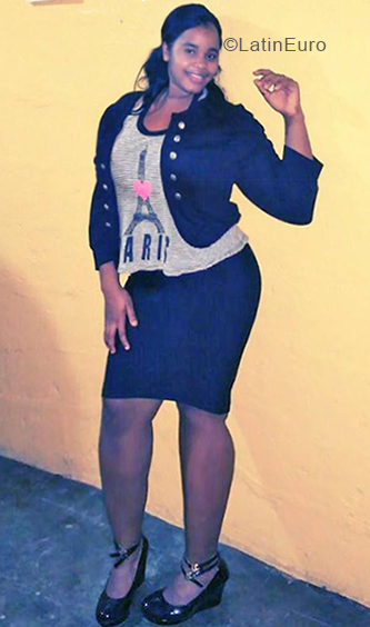 Date this charming Dominican Republic girl Yarine from Santo Domingo DO33196