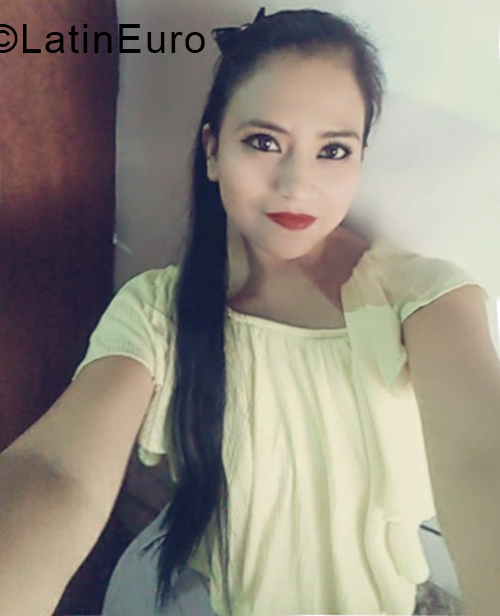 Date this nice looking Peru girl Sandra from Trujillo PE1304