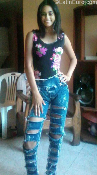 Date this pretty Venezuela girl Yorgelis from Caracas VE1896