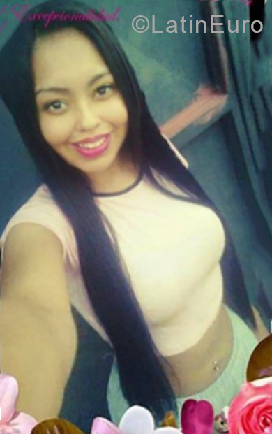 Date this georgeous Venezuela girl Danyimar from Caracas VE1901
