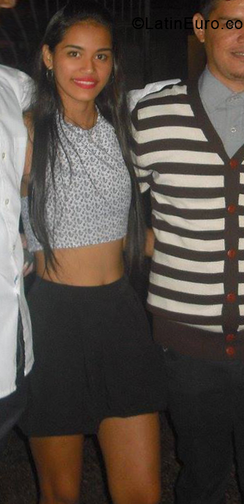 Date this nice looking Venezuela girl Humdyis from Maturin VE1904