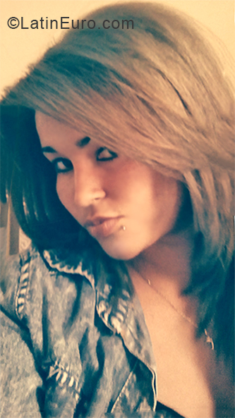 Date this tall Cuba girl Betsy from Havana CU395