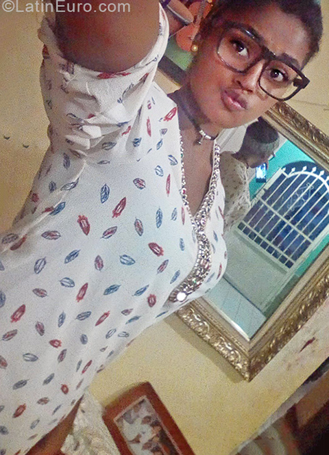 Date this hot Venezuela girl Gabriela from Caracas VE1910