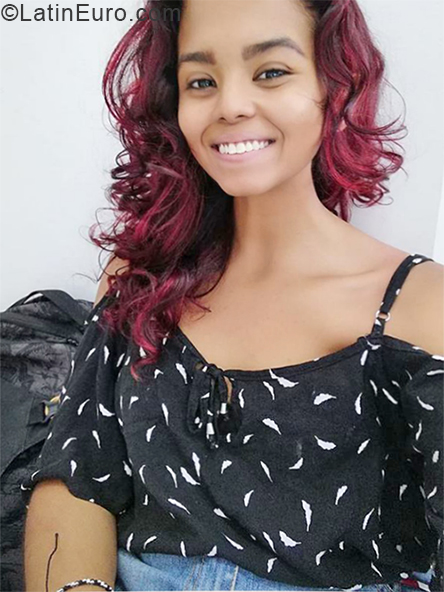 Date this lovely Colombia girl Sofa from Bucaramanga CO24462