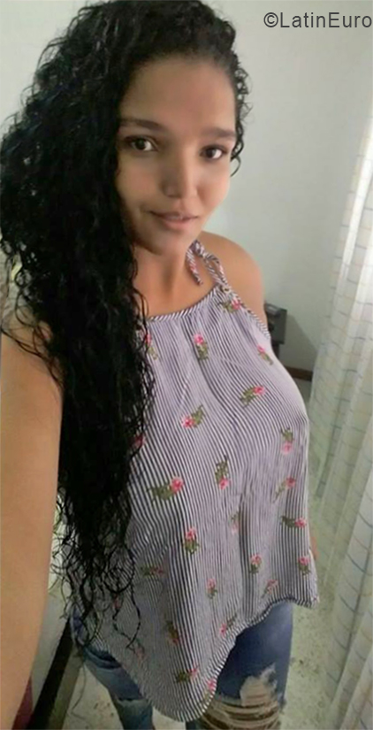 Date this attractive Colombia girl Linda from Cali CO24463