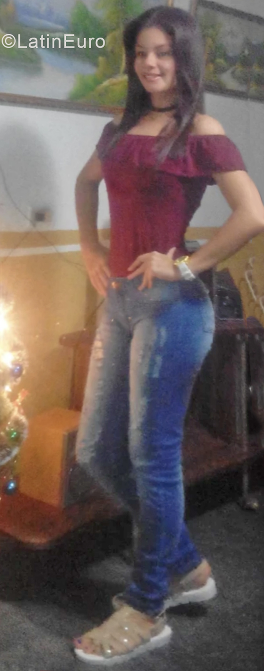 Date this foxy Venezuela girl Karla from Maracaibo VE1945