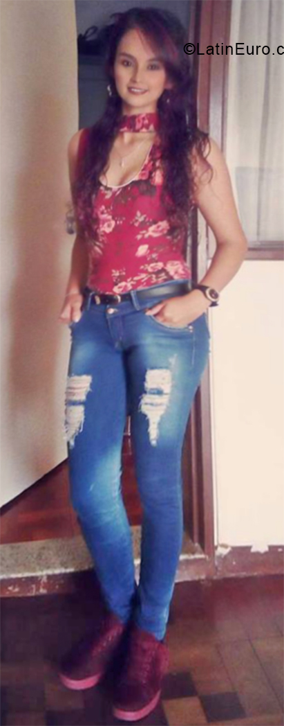 Date this stunning Colombia girl Sara from Armenia CO24477