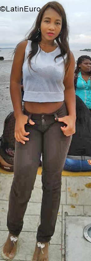 Date this lovely Colombia girl Sara from Cali CO24498