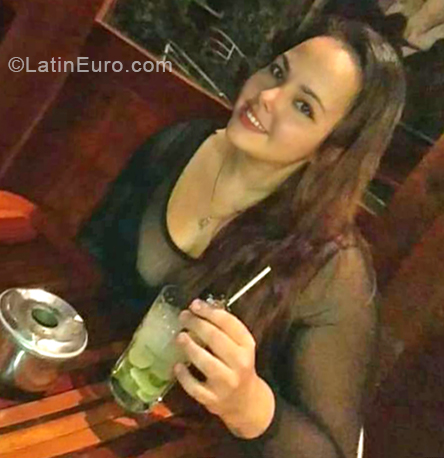 Date this foxy Cuba girl Laritza from Havana CU414