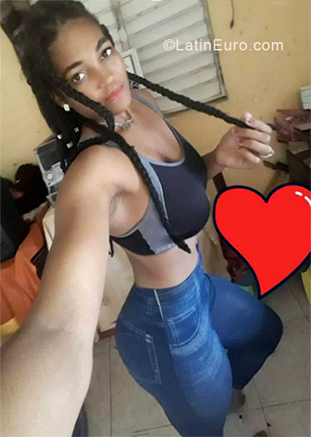 Date this hard body Dominican Republic girl Yafreisi from Santo Domingo DO33357