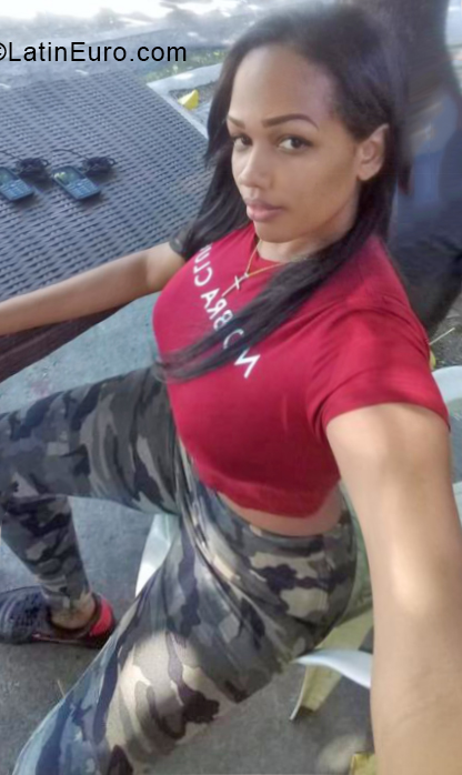 Date this beautiful Dominican Republic girl Carolina from Santo Domingo DO33366