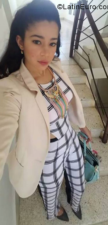 Date this funny Dominican Republic girl Gissell from Santiago DO33381