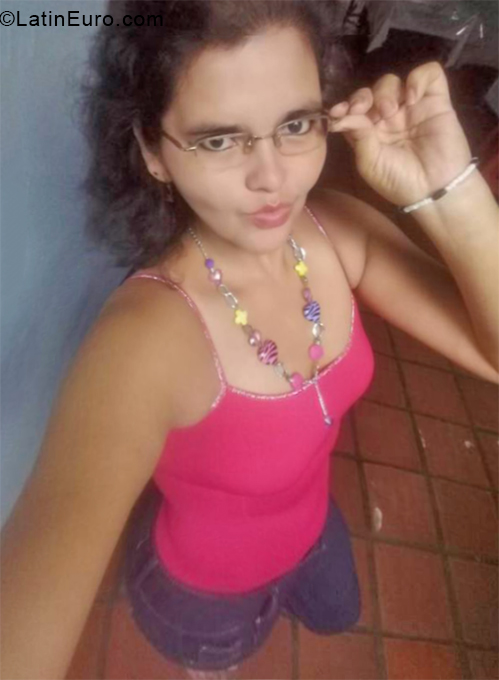 Date this pretty Venezuela girl Esmeralda from San Cristobal VE1972
