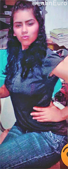 Date this voluptuous Venezuela girl Nayarlin from Caracas VE1977